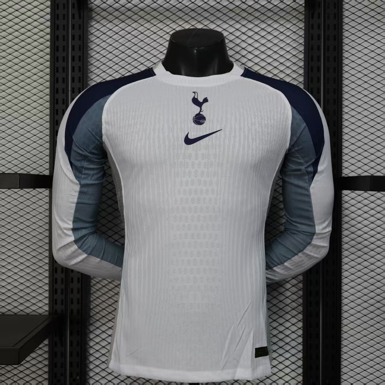 Tottenham Hotspurs 2025/26 Official Home Kit